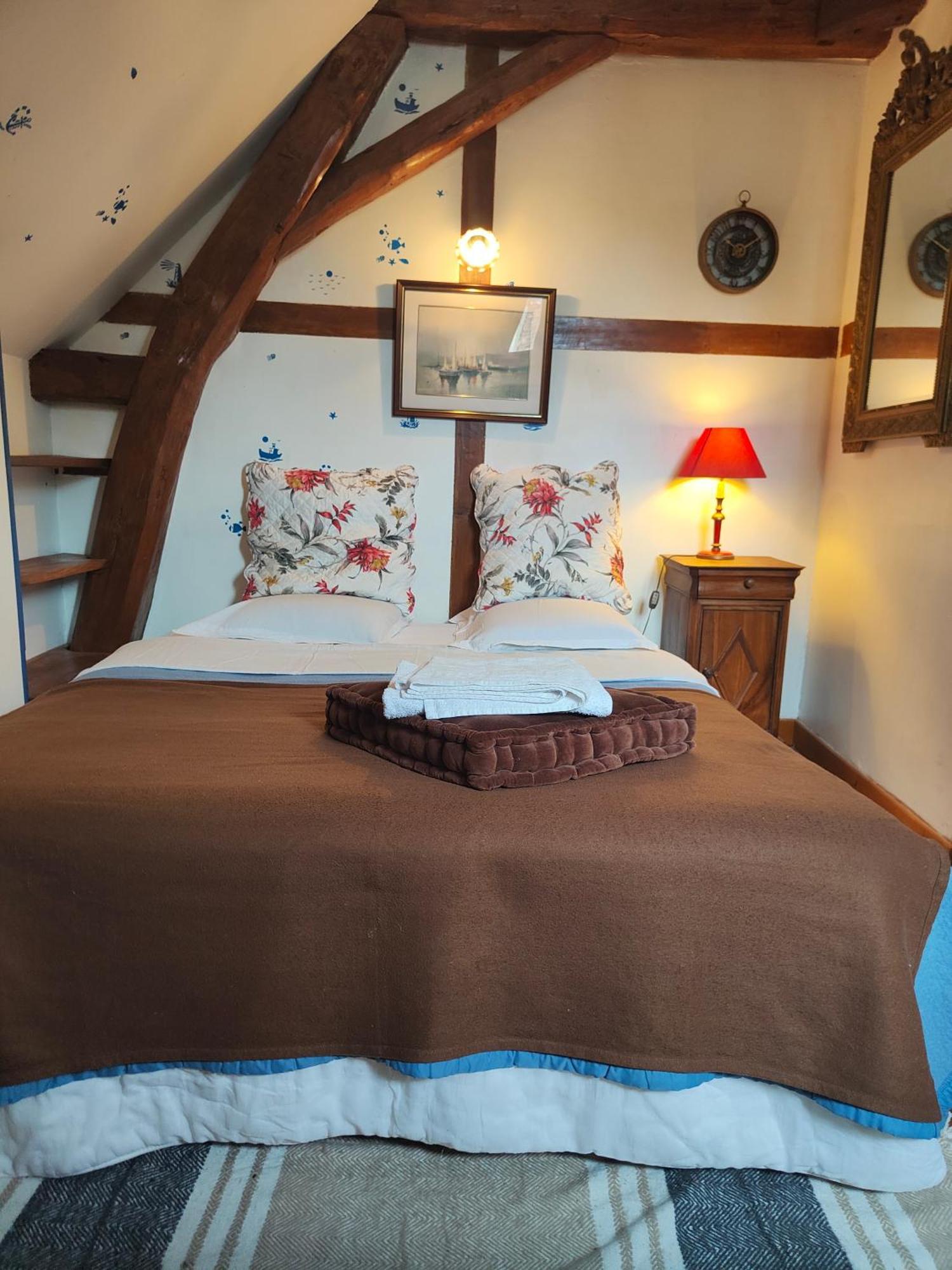 La Taniere Des Tanneries Bed & Breakfast Tonnerre Bagian luar foto
