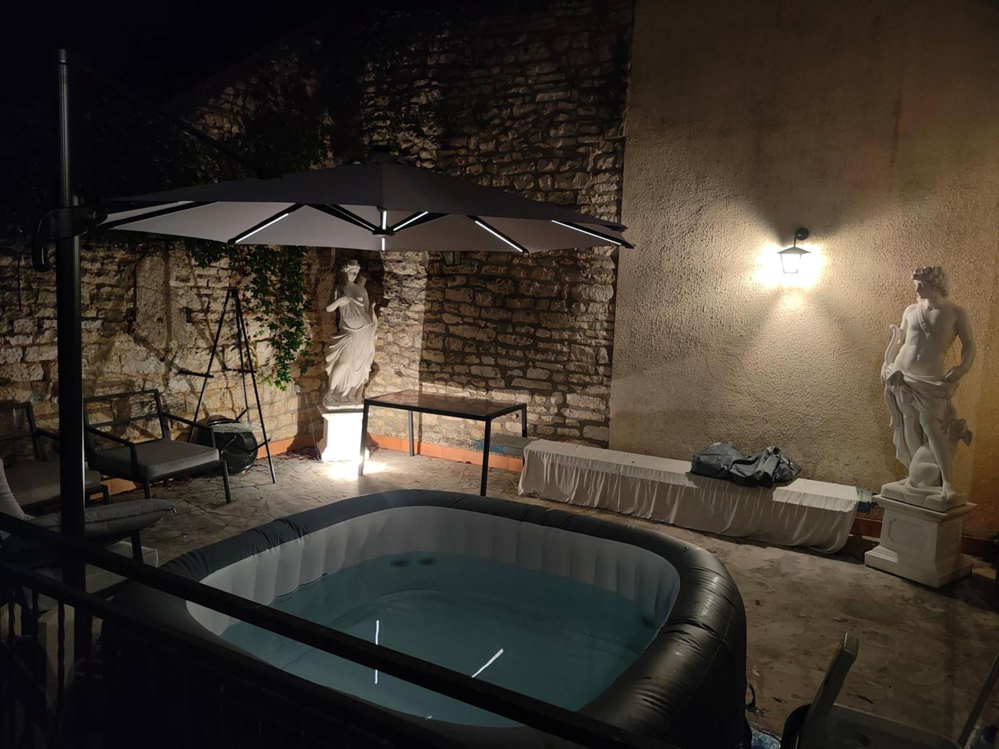 La Taniere Des Tanneries Bed & Breakfast Tonnerre Bagian luar foto