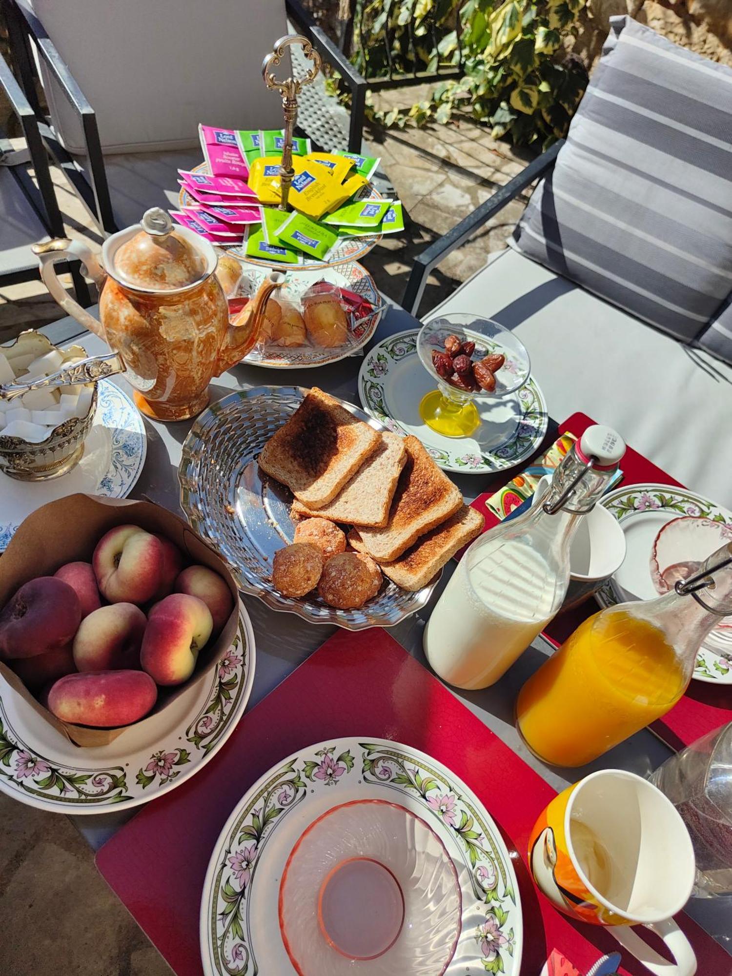 La Taniere Des Tanneries Bed & Breakfast Tonnerre Bagian luar foto