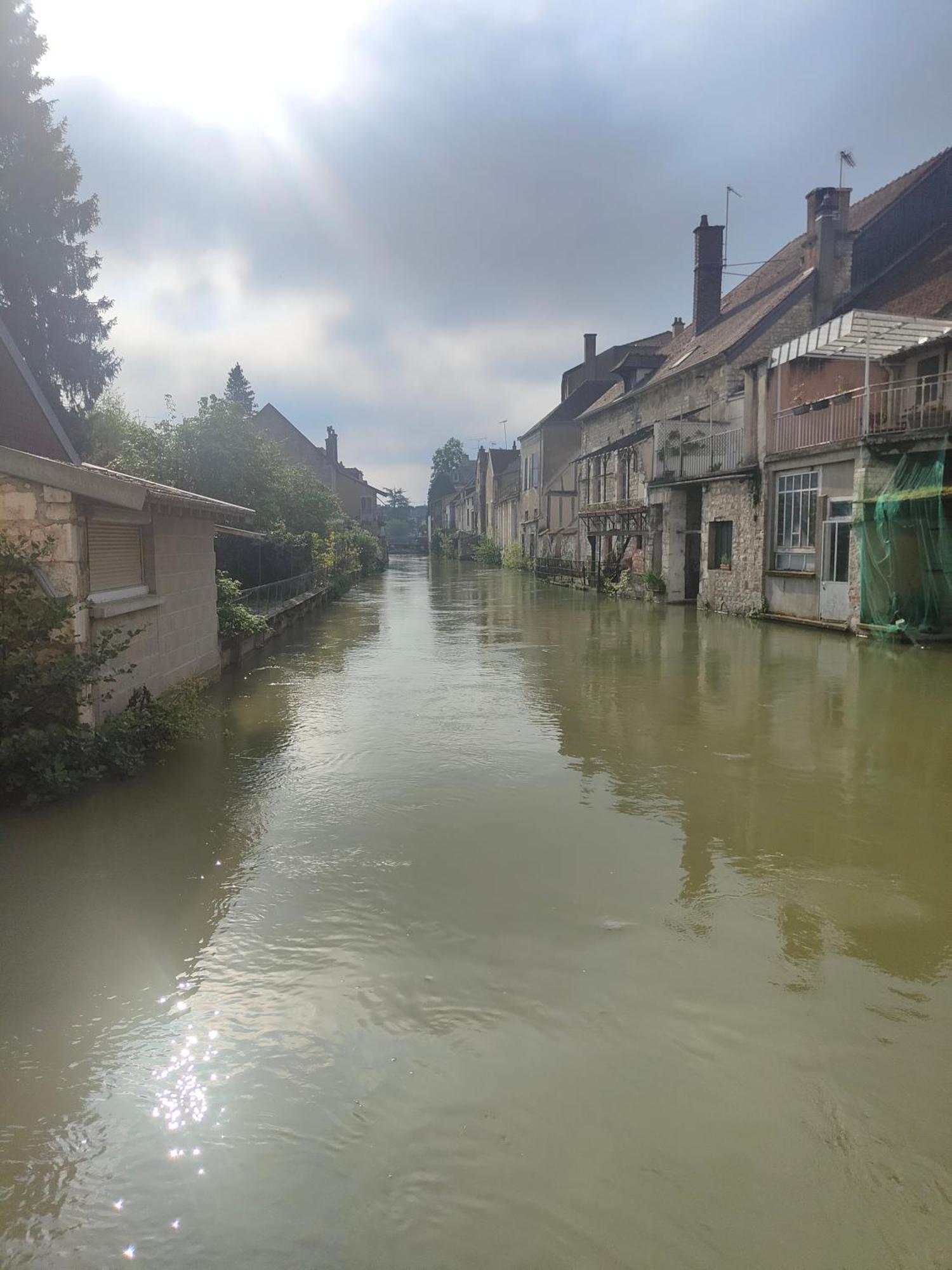 La Taniere Des Tanneries Bed & Breakfast Tonnerre Bagian luar foto