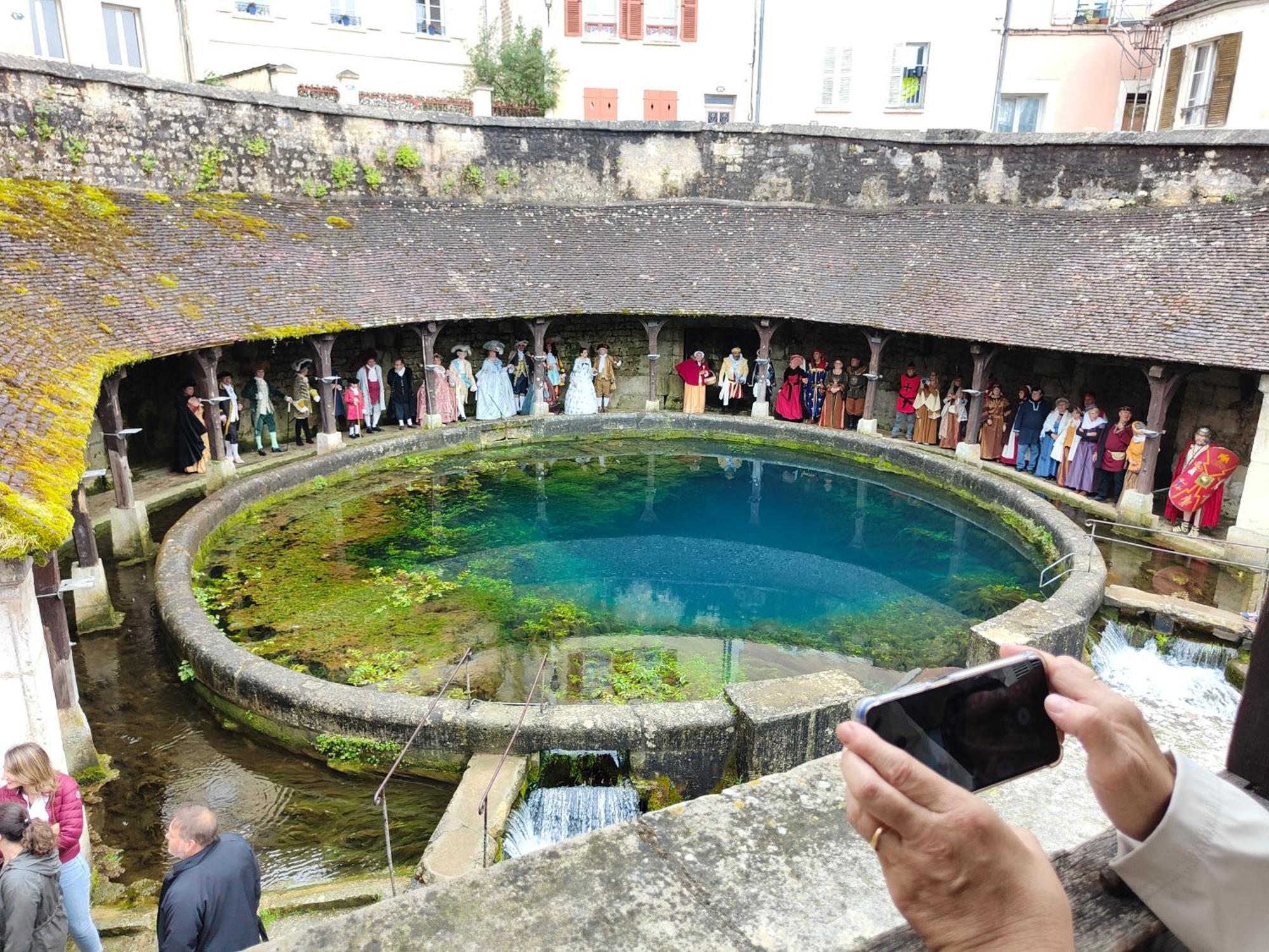 La Taniere Des Tanneries Bed & Breakfast Tonnerre Bagian luar foto