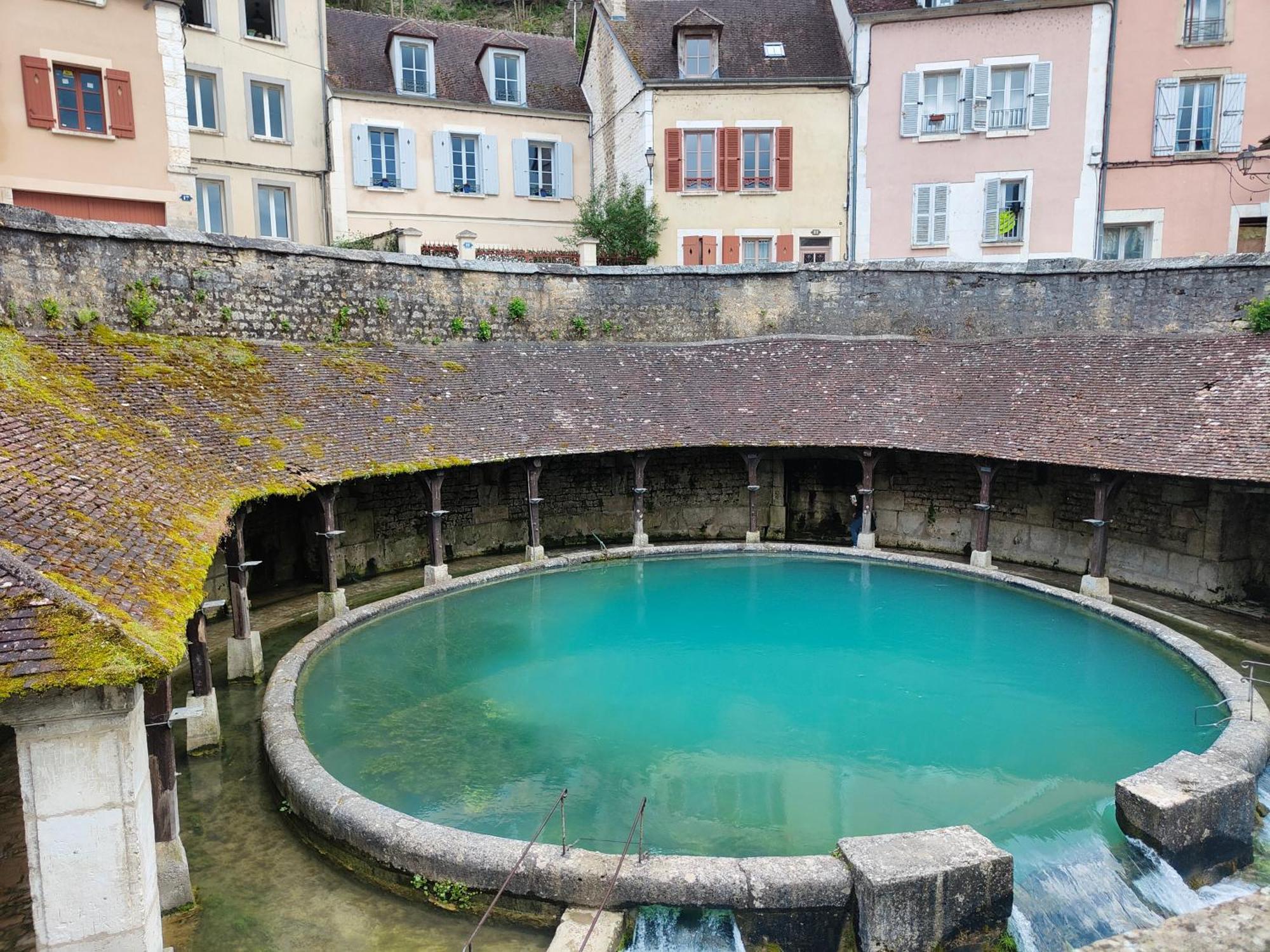 La Taniere Des Tanneries Bed & Breakfast Tonnerre Bagian luar foto